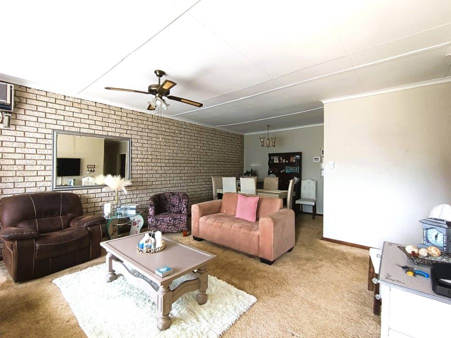 3 Bedroom Property for Sale in Langenhovenpark Free State